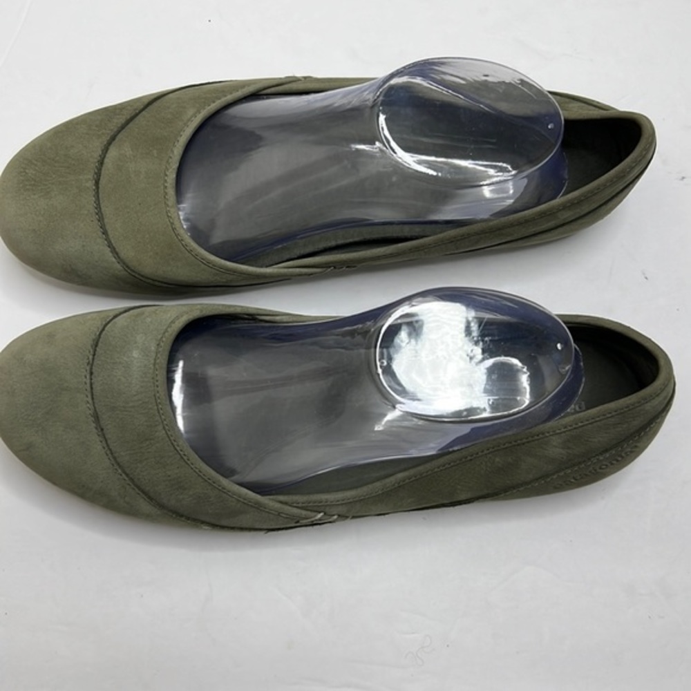 Patagonia Olive green flats size 10 1/2.